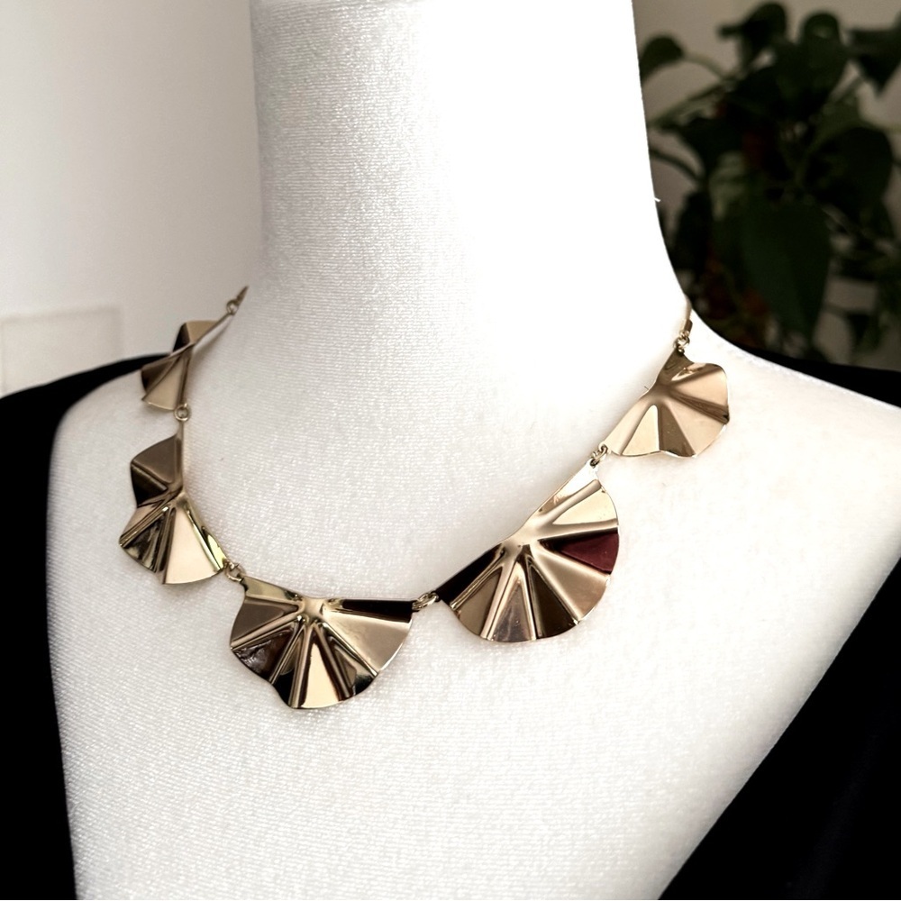 Nine West 16” Elegant Gold Tone Statement Collar Necklace Geometric Ripple Wavy - Picture 3 of 6